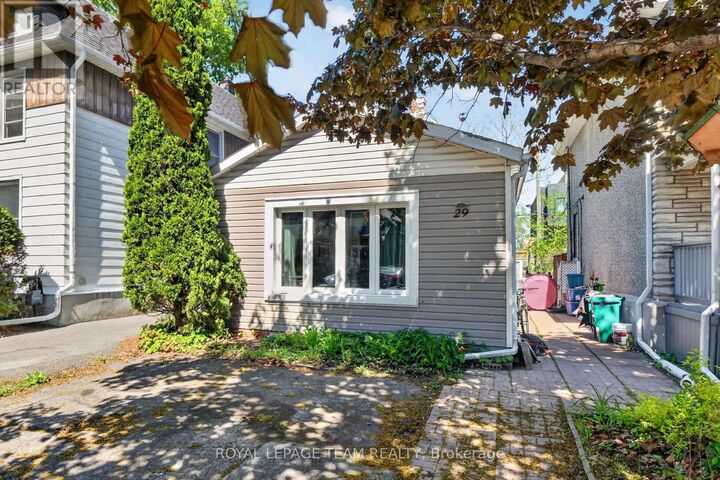 Property Photo: 29 Stevenson Avenue ON K1Z 6M9