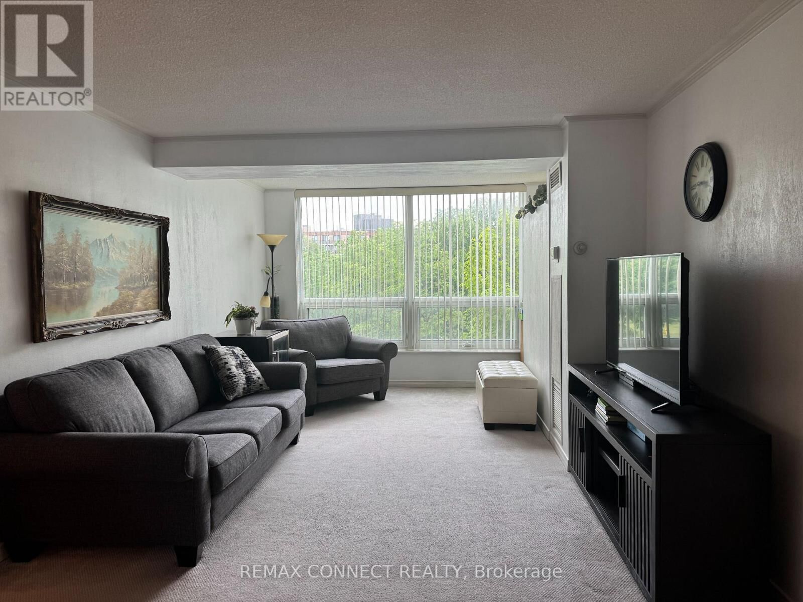 Property Photo: 326 Major Mackenzie Drive East 221 ON L4C 8T4