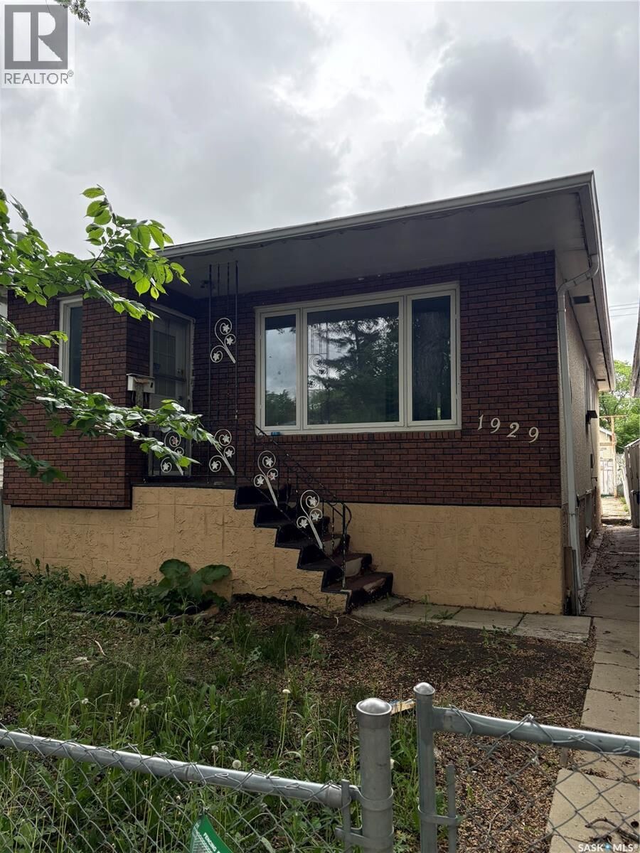 Property Photo: 1929 Quebec Street SK S4P 1J8