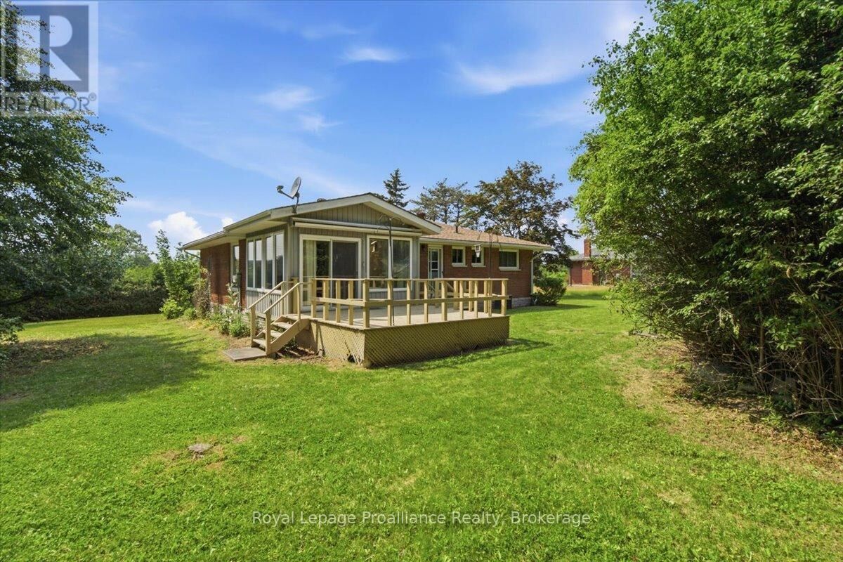 Property Photo: 68 Riverside Parkway ON K0K 2C0