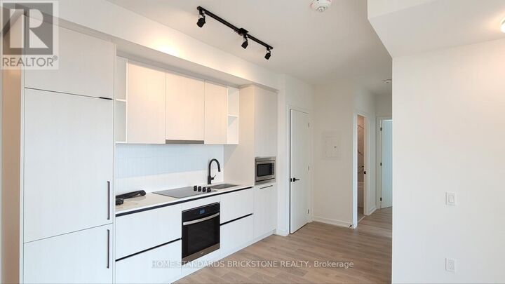 Property Photo: 1285 Dupont Street 1701 ON M6H 0E3
