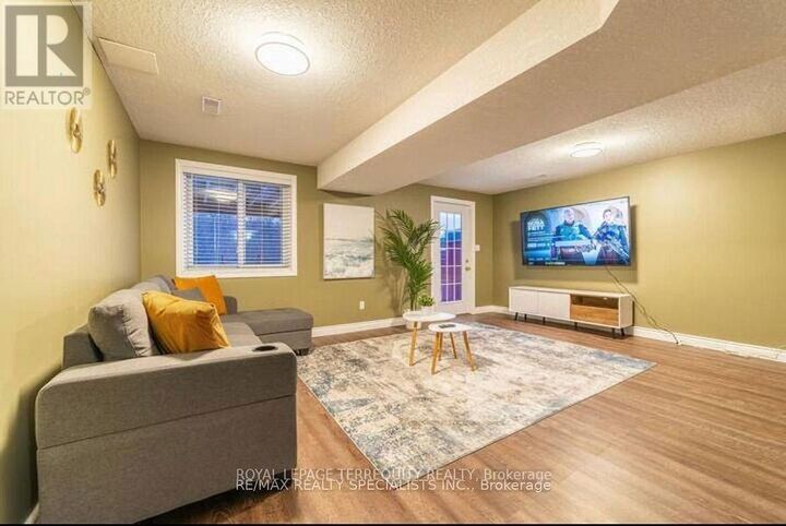 Property Photo: 60 Everglade Crescent ON N2E 3Y6