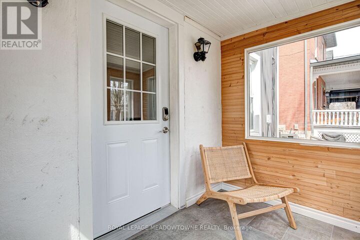 Property Photo:  205 Liverpool Street A  ON N1H 2L6 