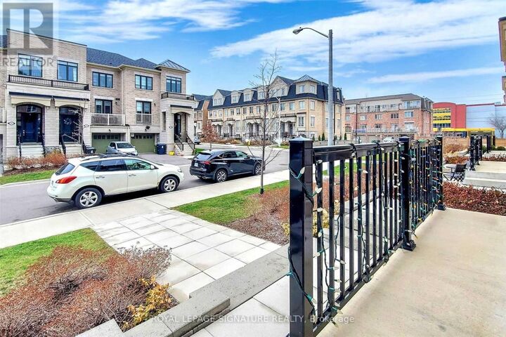 Property Photo:  33 Edward Horton Crescent  ON M8Z 0E7 