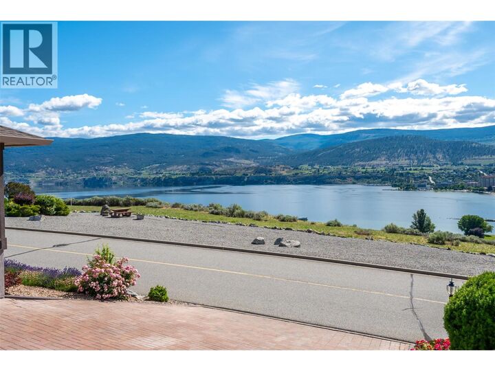 Property Photo: 422 Ridge Road BC V2A 8N7