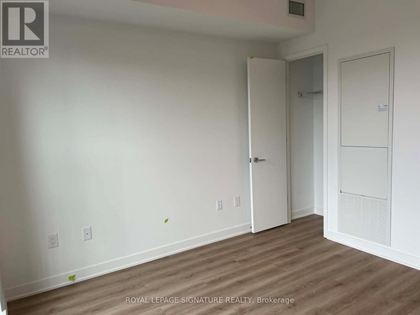 Property Photo:  10 Oak Street 1810  ON M5A 0Z1 