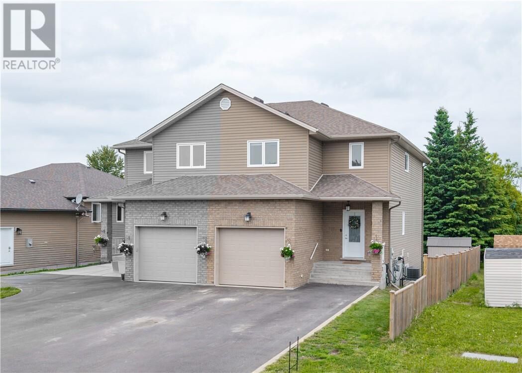 Property Photo: 226 Springhill Drive ON P3L 0A7