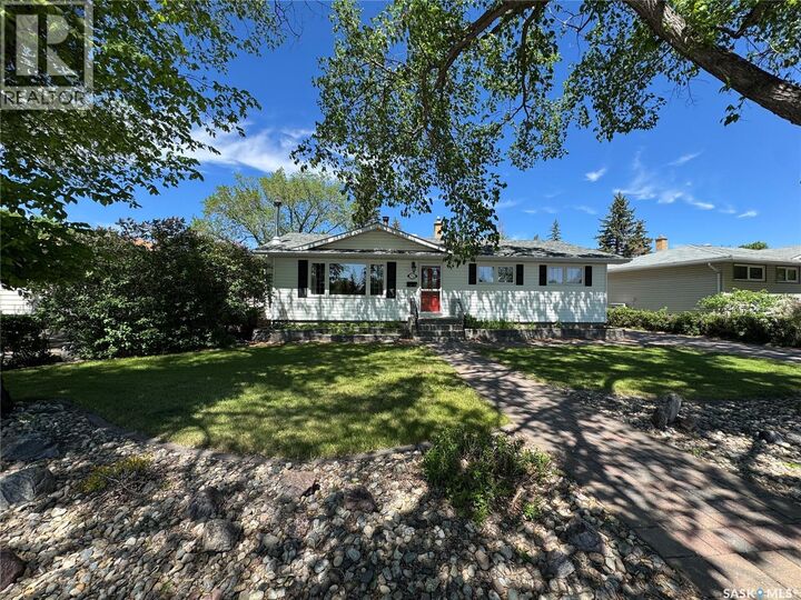 Property Photo:  712 Douglas Park Crescent E  SK S4N 2S2 