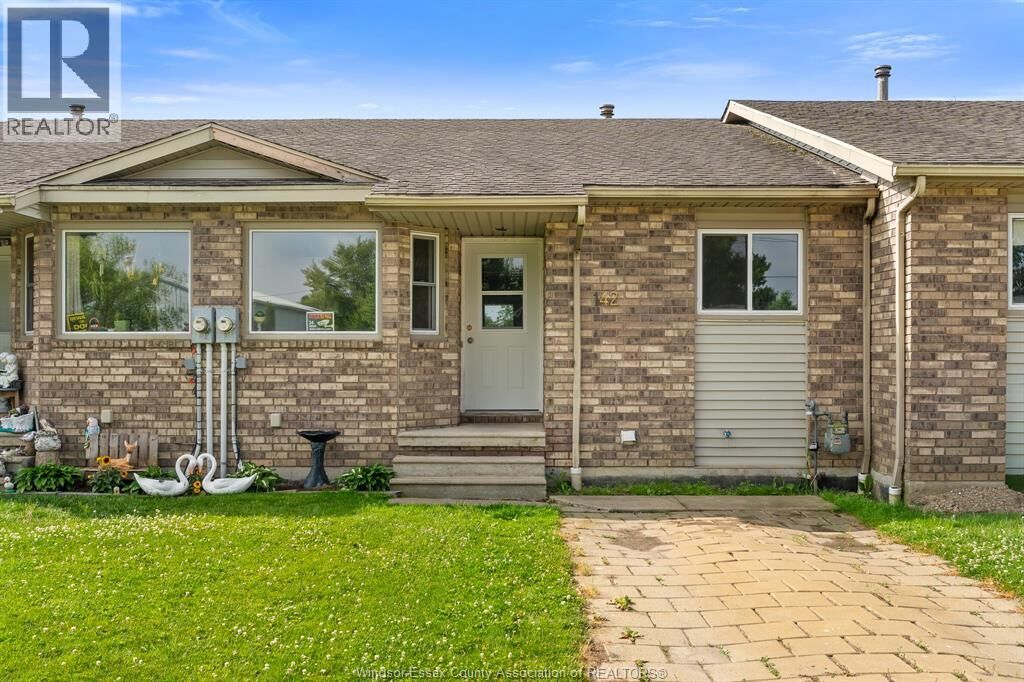 Property Photo: 142 Lamarsh Street ON N0P 2P0