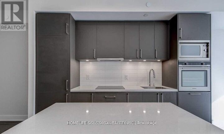 Property Photo:  88 Cumberland Street 901  ON M5R 0C8 