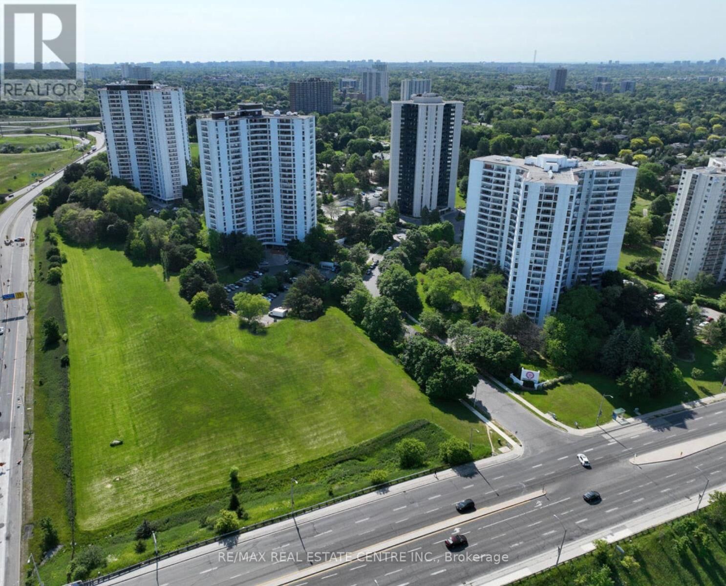 Property Photo:  50 Graydon Hall Drive 1911  ON M3A 3A5 