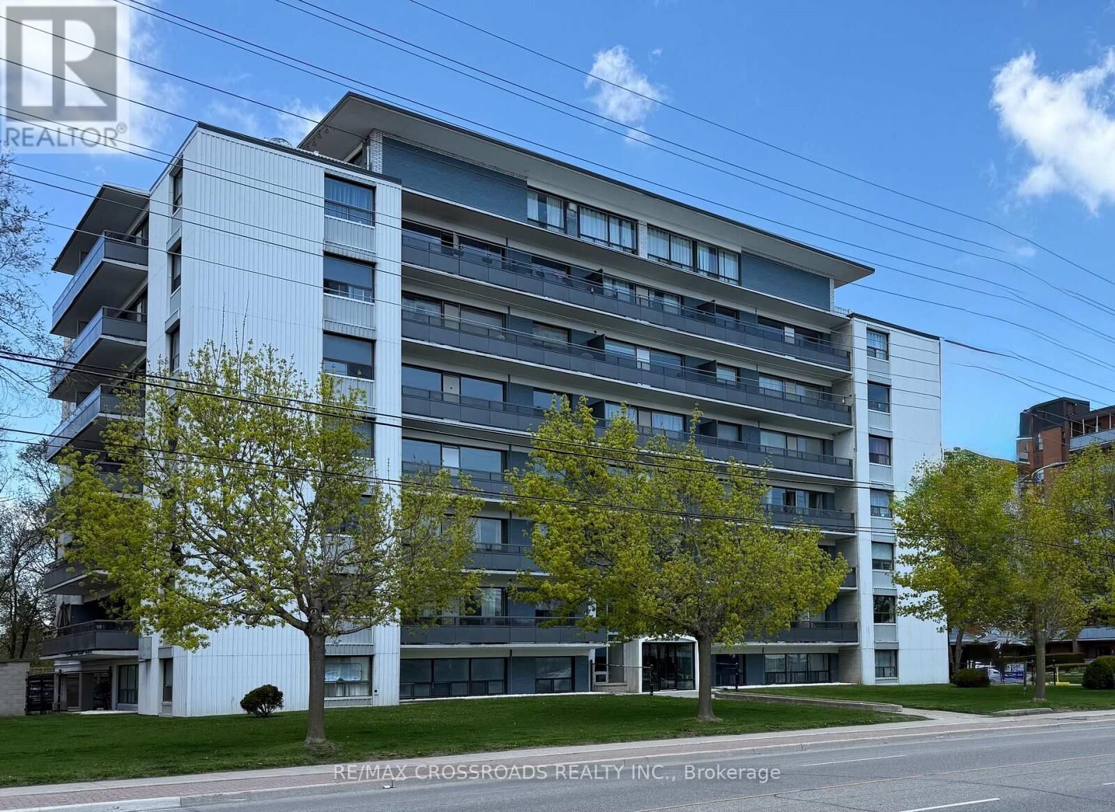Property Photo:  363 Lakeshore Road East 802  ON L5G 1H7 