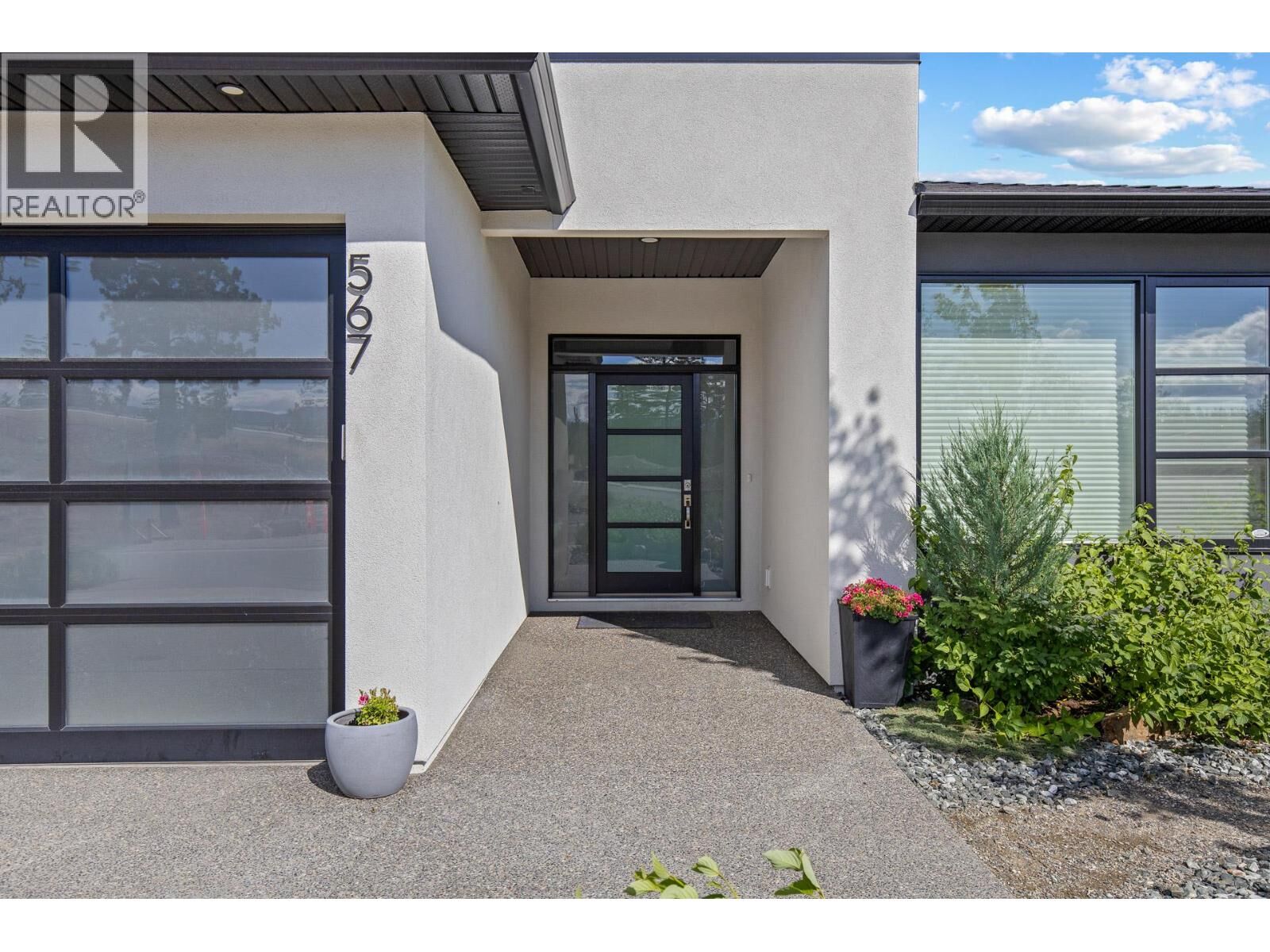 Property Photo: 567 Acadia Street BC V1V 0A8