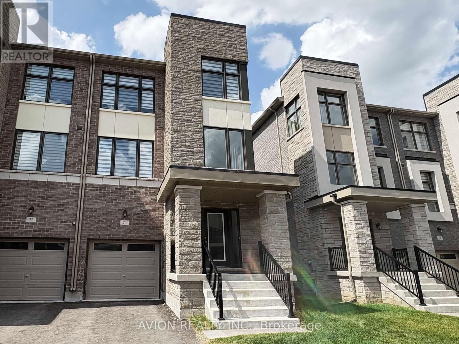 Property Photo:  74 Puisaya Drive  ON L4E 1A2 