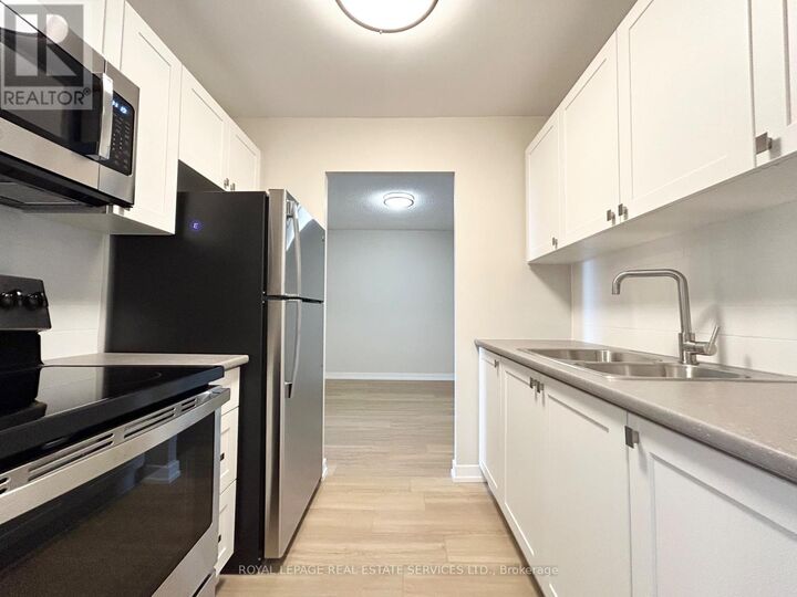 Property Photo:  82 Millside Drive 1005  ON L9T 4A1 