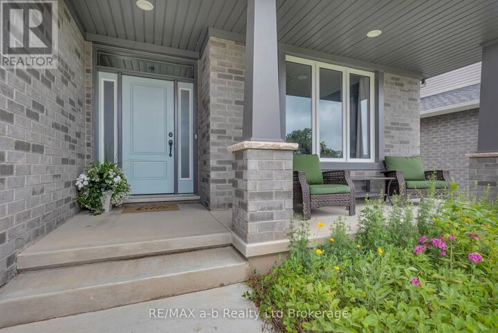 Property Photo:  231 Wilson Avenue  ON N4G 0H4 