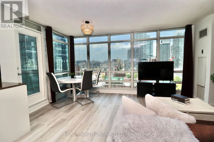 Property Photo:  397 Front Street North 1806  ON M5V 3S1 