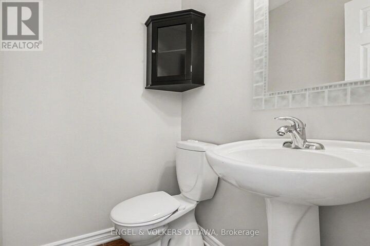 Property Photo:  340 Forestbrook Street  ON K2K 0B8 
