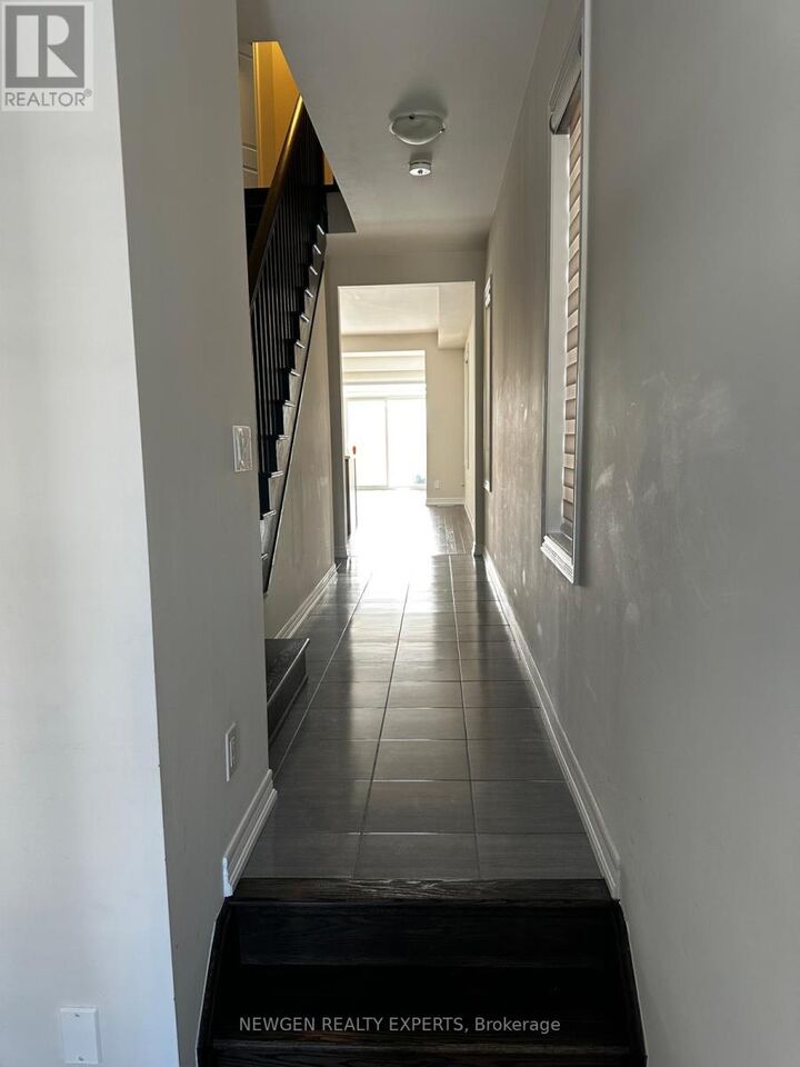 Property Photo:  17 Stonehill Avenue  ON N2R 0N9 