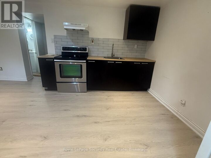 Property Photo:  688 Tennyson Avenue  ON L1H 3K4 