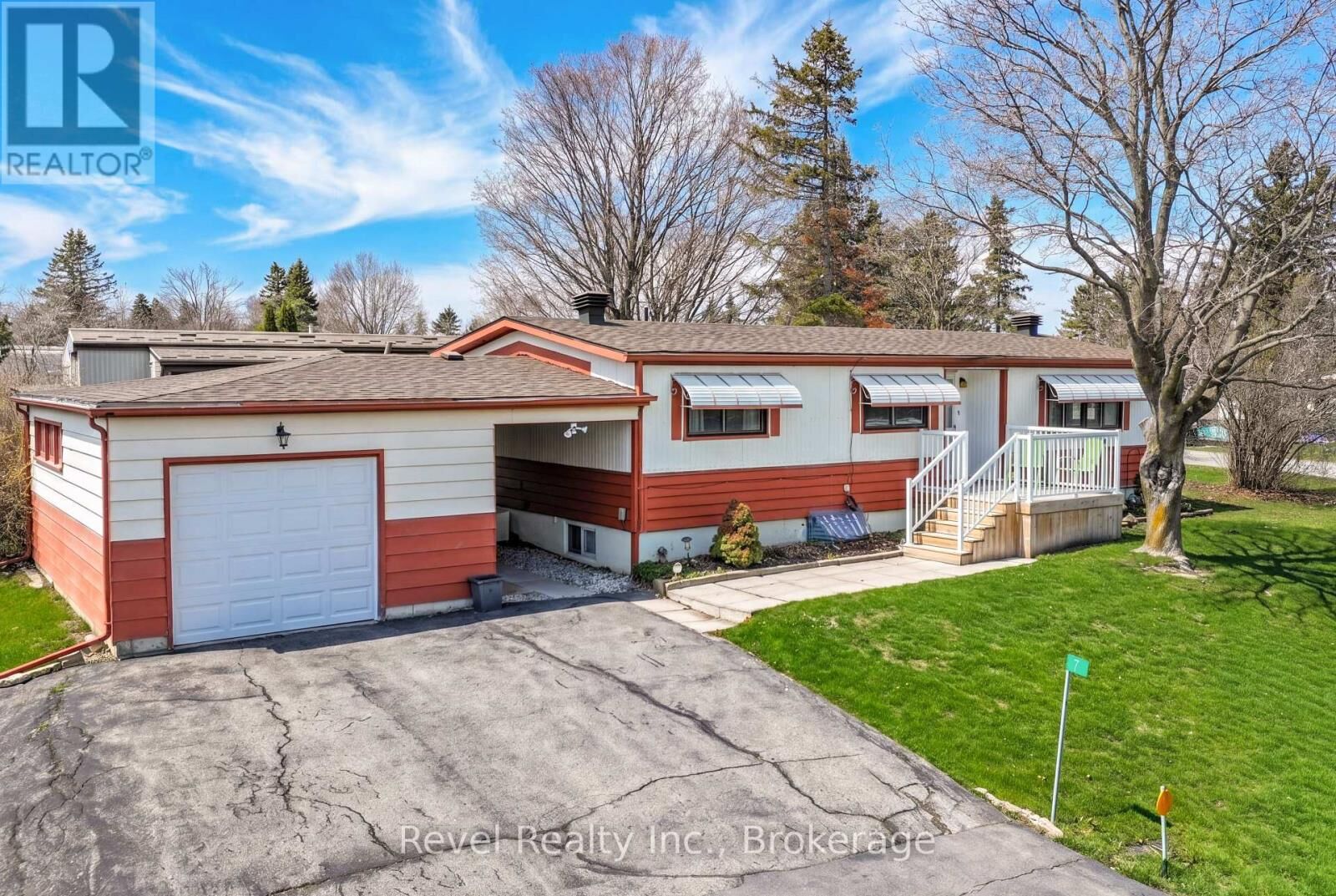 Property Photo:  7 Macal Drive  ON K9V 0H5 
