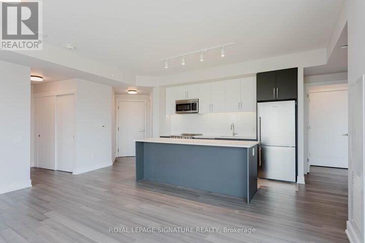 Property Photo:  2525 Bathurst Street 607  ON M6B 2Y9 
