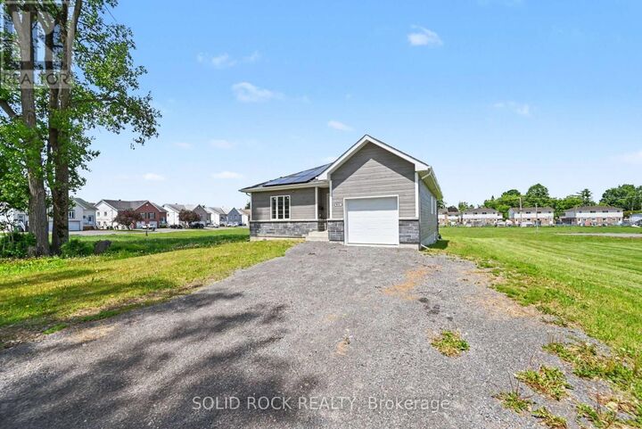 Property Photo:  830 Portelance Avenue  ON K6A 2Z4 