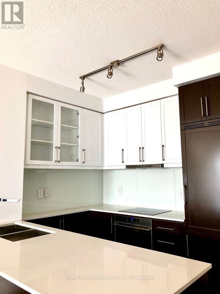 Property Photo: 21 Clairtrell Road 411 ON M2N 0G8