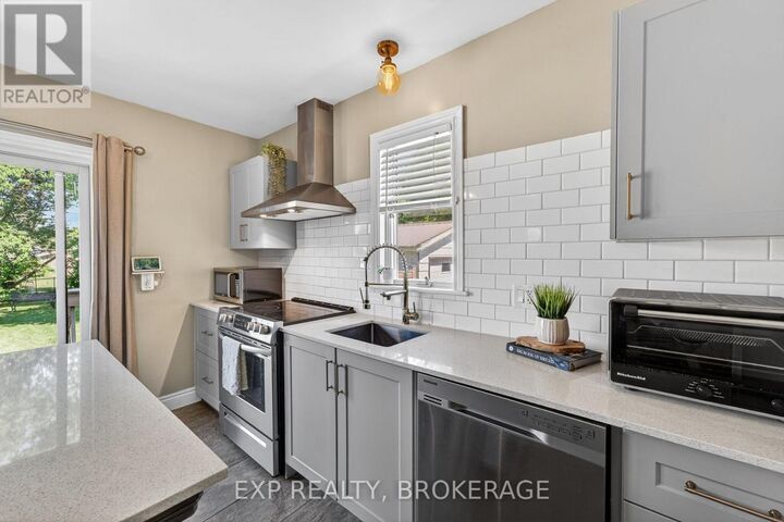 Property Photo:  911 Division Street  ON K7K 4C6 