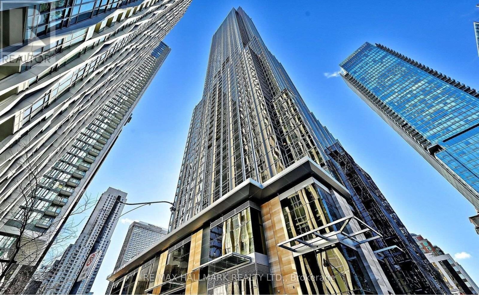 Property Photo:  11 Yorkville Avenue 3310  ON M4W 0B7 