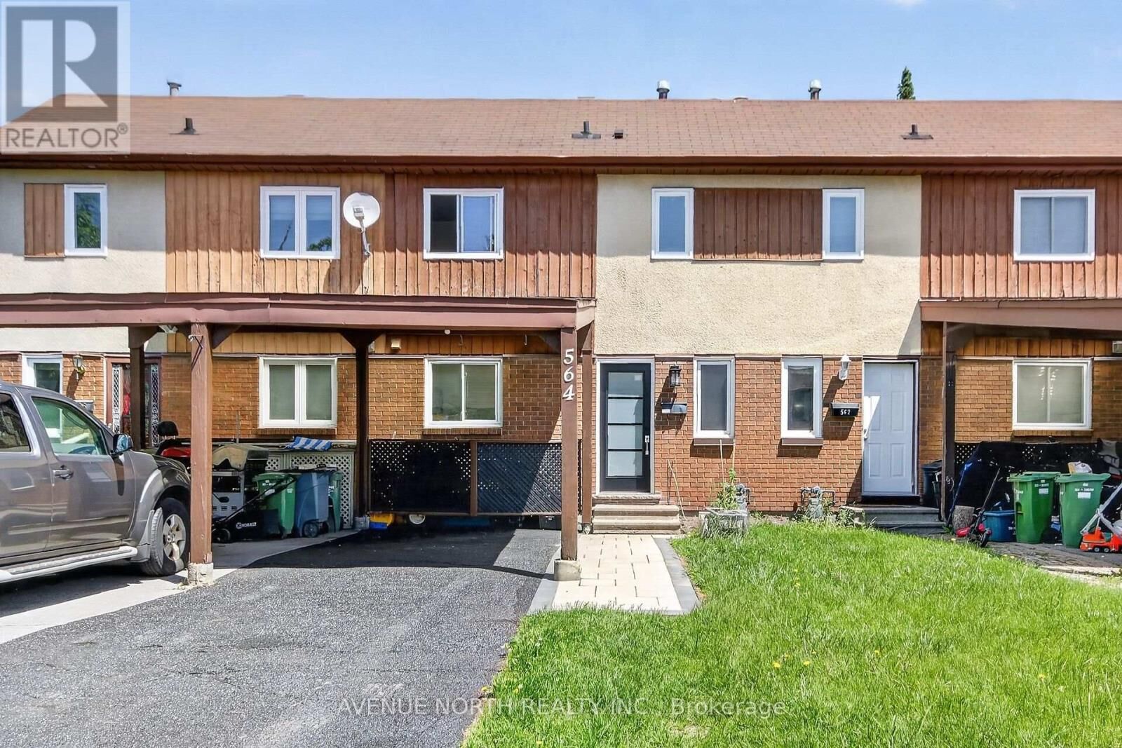 Property Photo: 564 Seyton Drive ON K2H 9B2