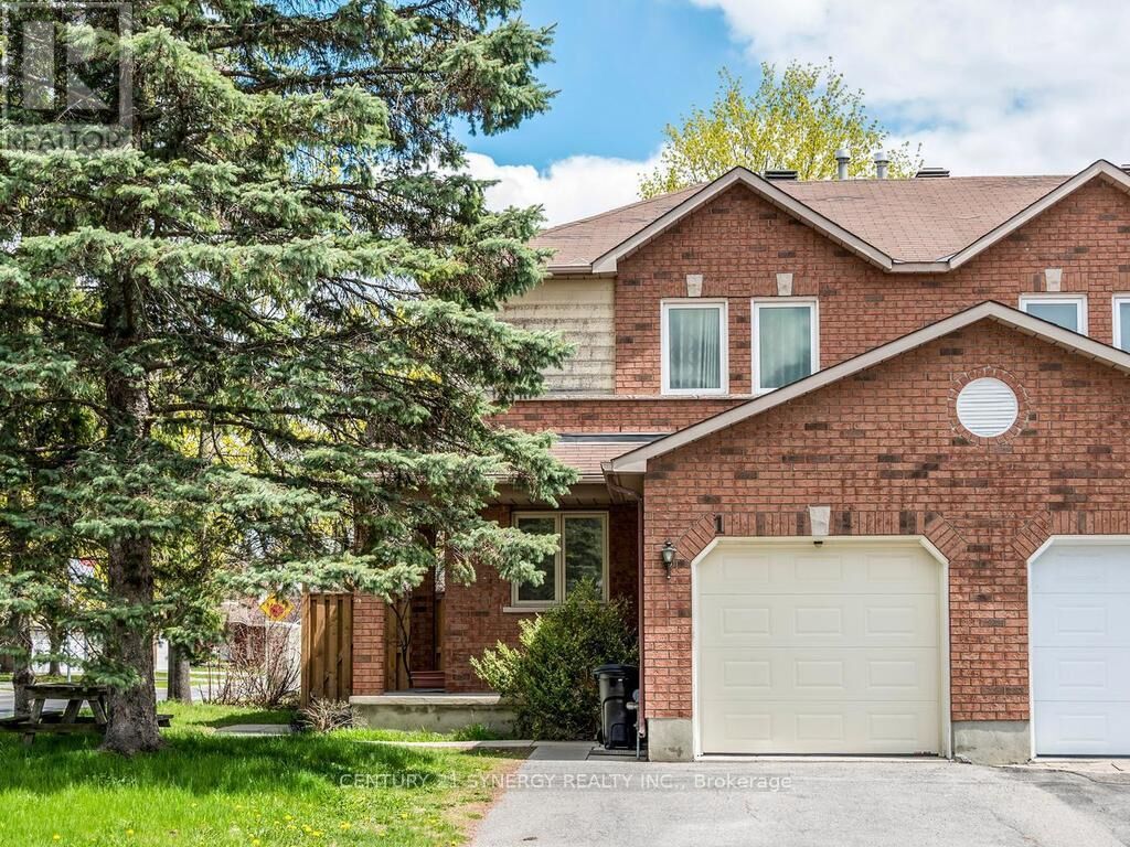 Property Photo: 1 Winnegreen Court ON K1G 5P3