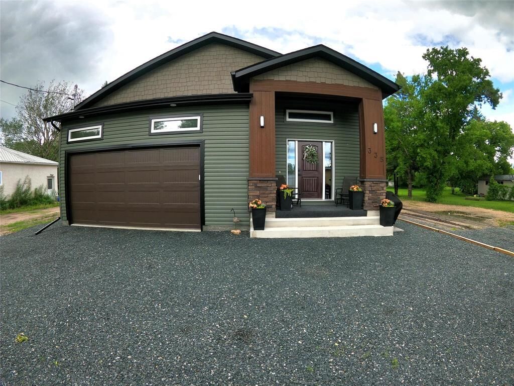 Property Photo:  335 Poplar Avenue  MB R0E 0C0 