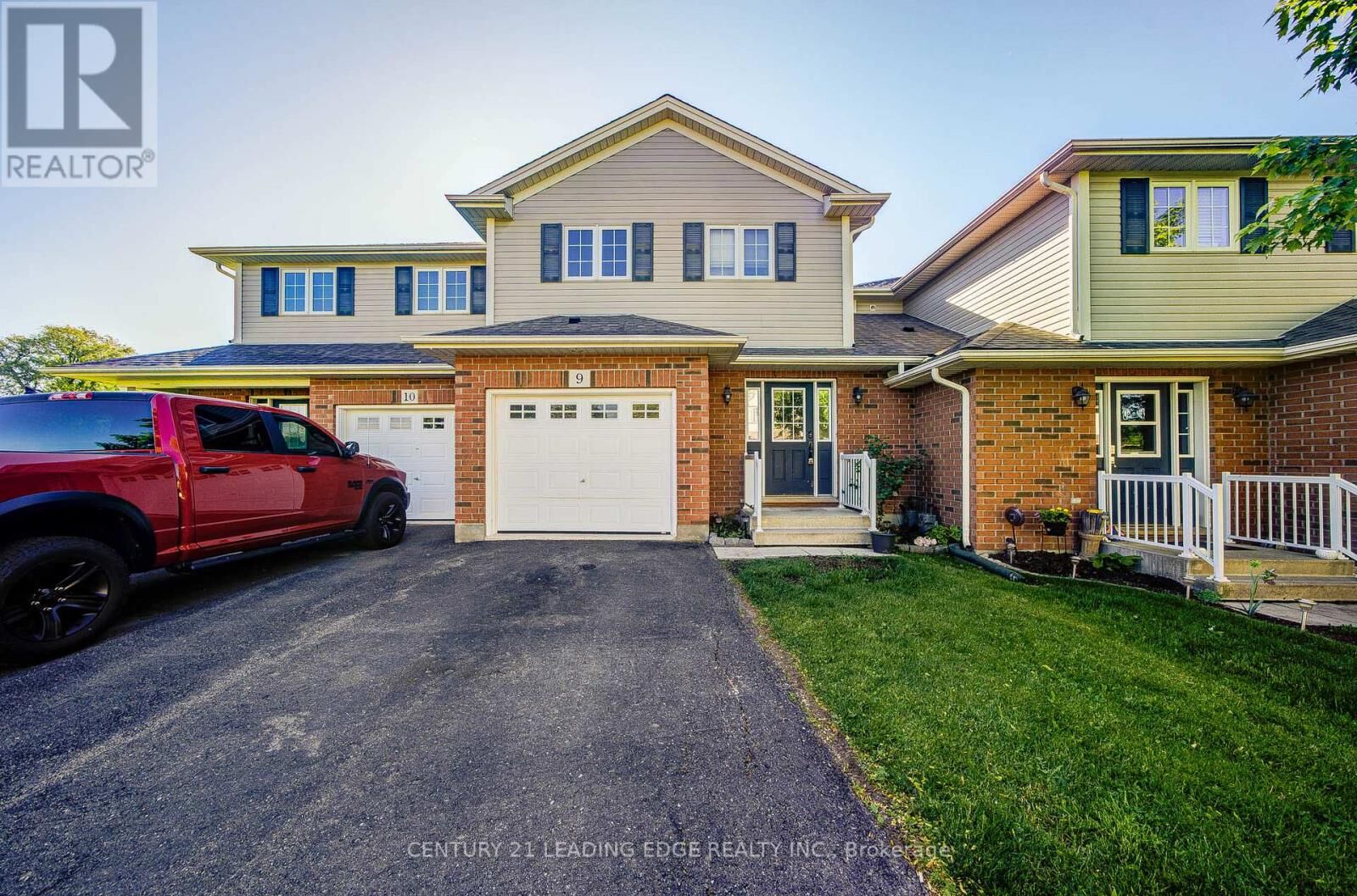 Property Photo: 124 College Street 9 ON L0R 2A0