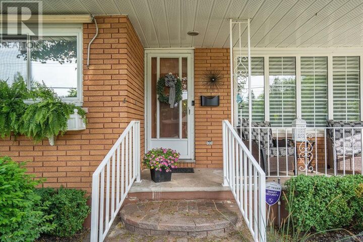 Property Photo: 290 Shannon Rd ON P6A 4K5