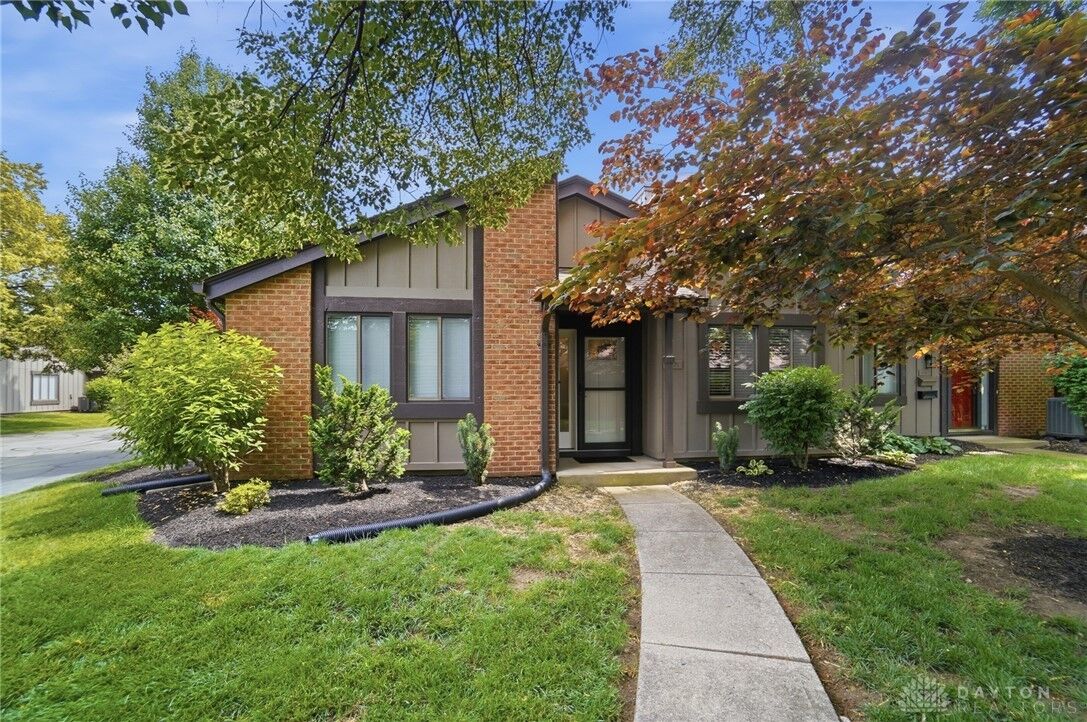 Property Photo:  6071 N Quinella Way  OH 45459 