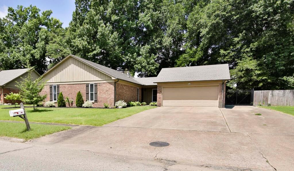 Property Photo: 304 Kingsway Drive AR 72301