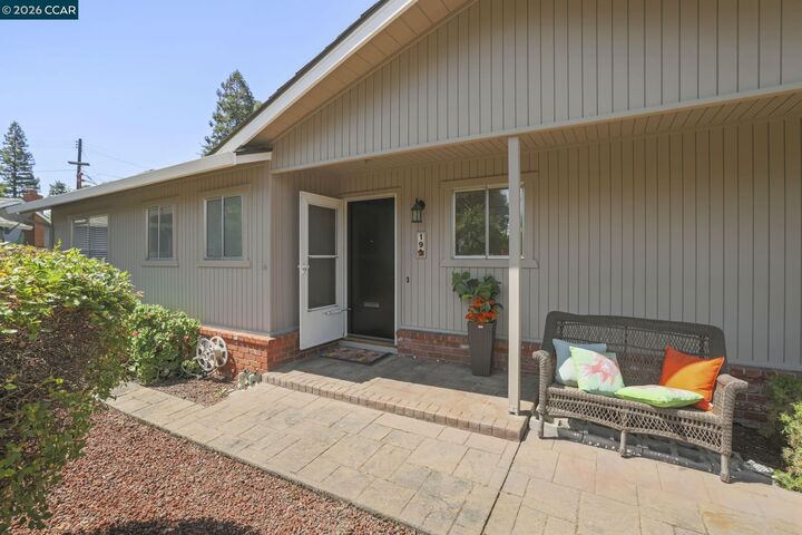 Property Photo:  