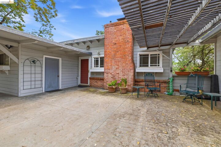 Property Photo:  585 E Jackson St  CA 95370 