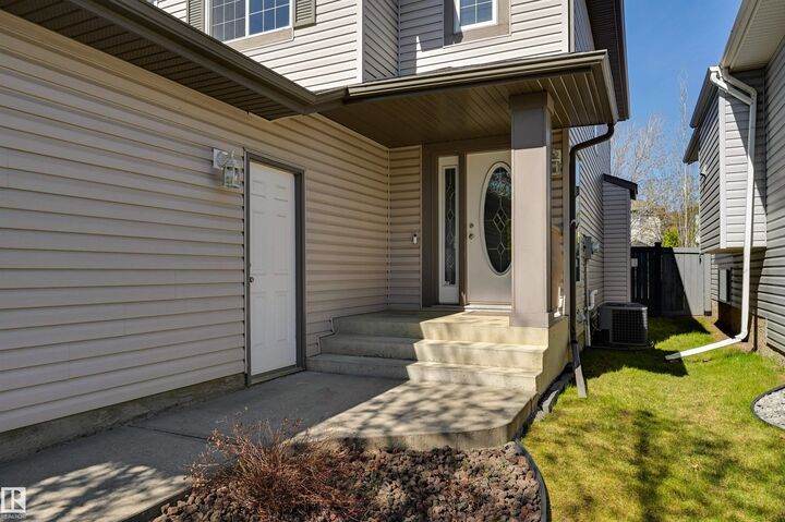 Photo de la propriété: 2208 Baker Close SW AB T6W 1G9