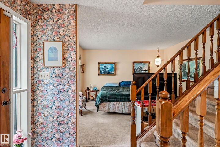 Property Photo:  4 Windermere Crescent  AB T8N 3S5 