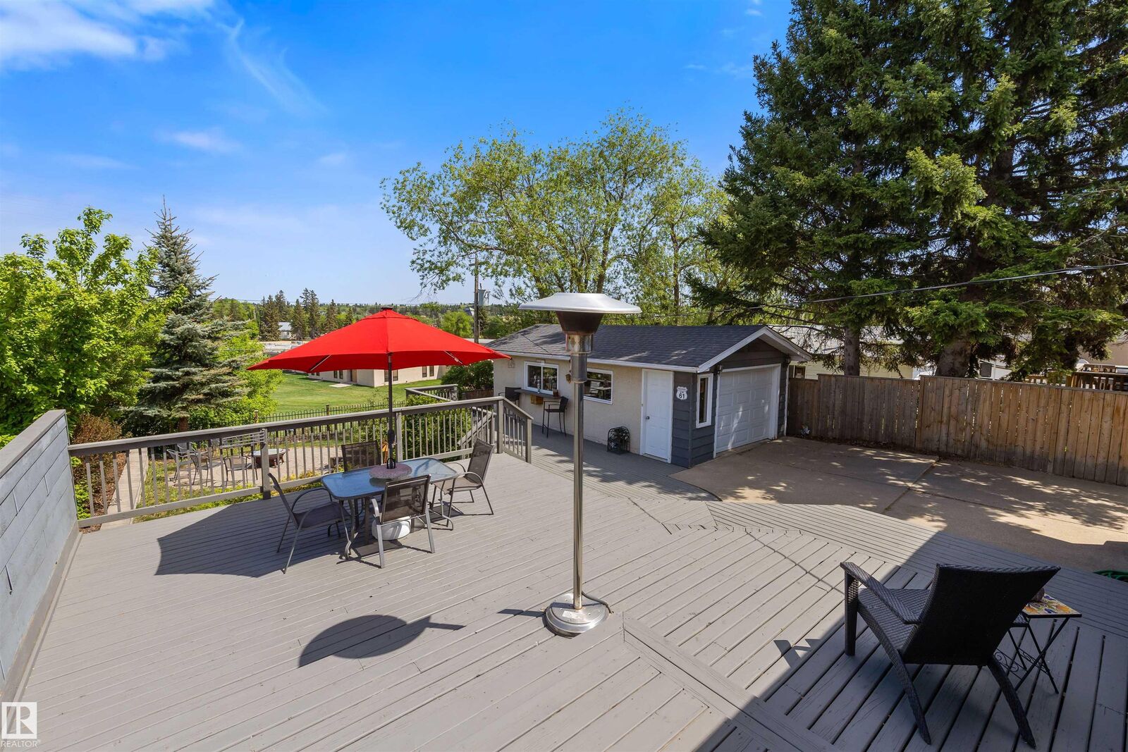 Property Photo: 25 Mount Royal Drive AB T8N 1J3