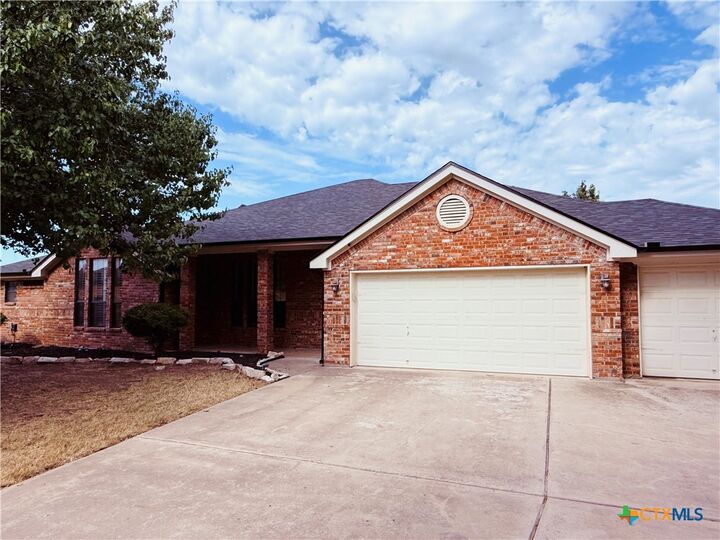 Property Photo:  497 County Road 3351  TX 76539 