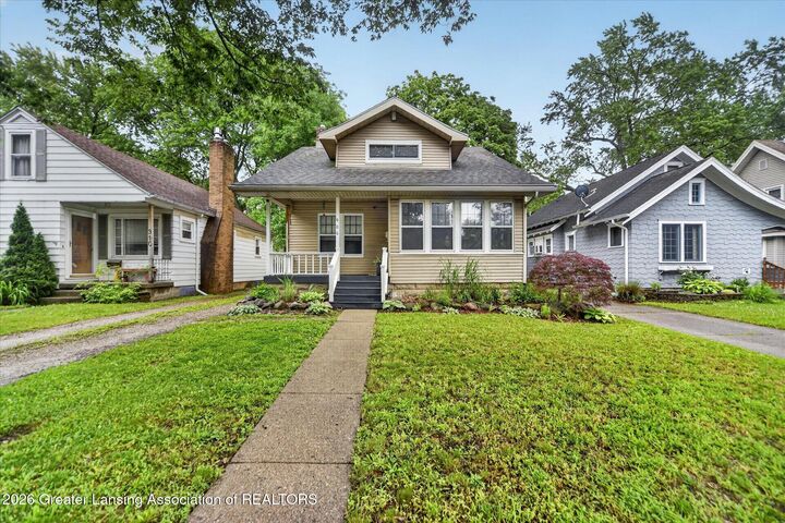 Property Photo:  906 Cleo Street  MI 48915 