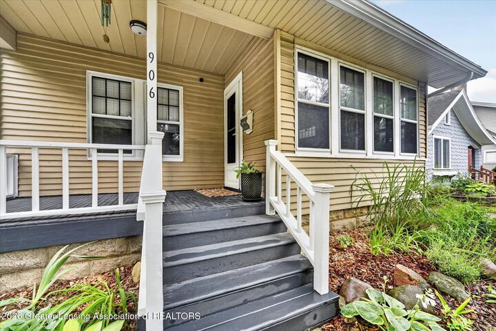 Property Photo:  906 Cleo Street  MI 48915 