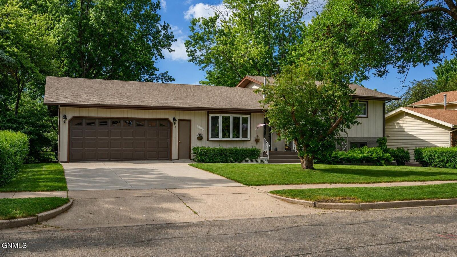 Property Photo:  2009 Grimsrud Drive  ND 58501 