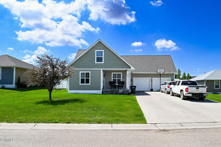 Property Photo: 402 9th Avenue SE ND 58784