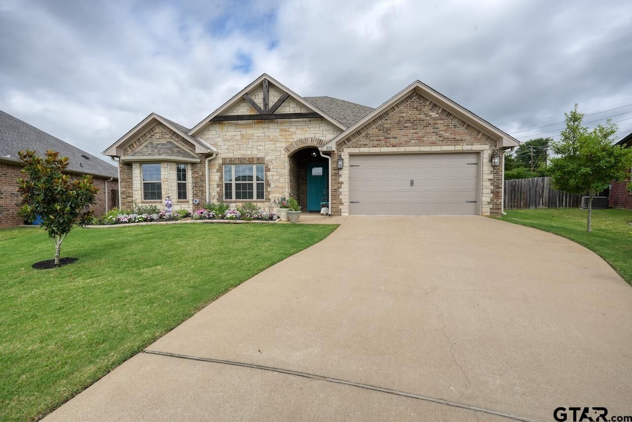 Property Photo: 312 Kingdom Blvd TX 75771