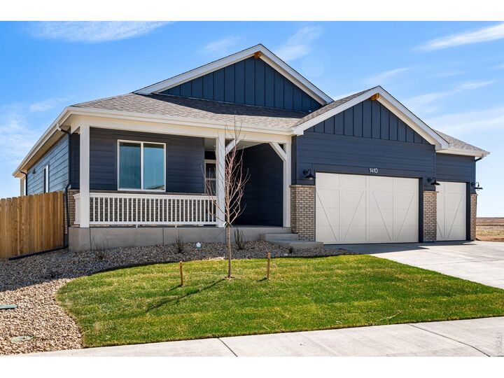 Property Photo:  844 Doubleleaf Dr  CO 80550 
