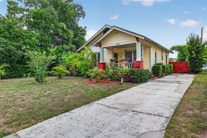 Property Photo: 2535 15th Avenue N FL 33713